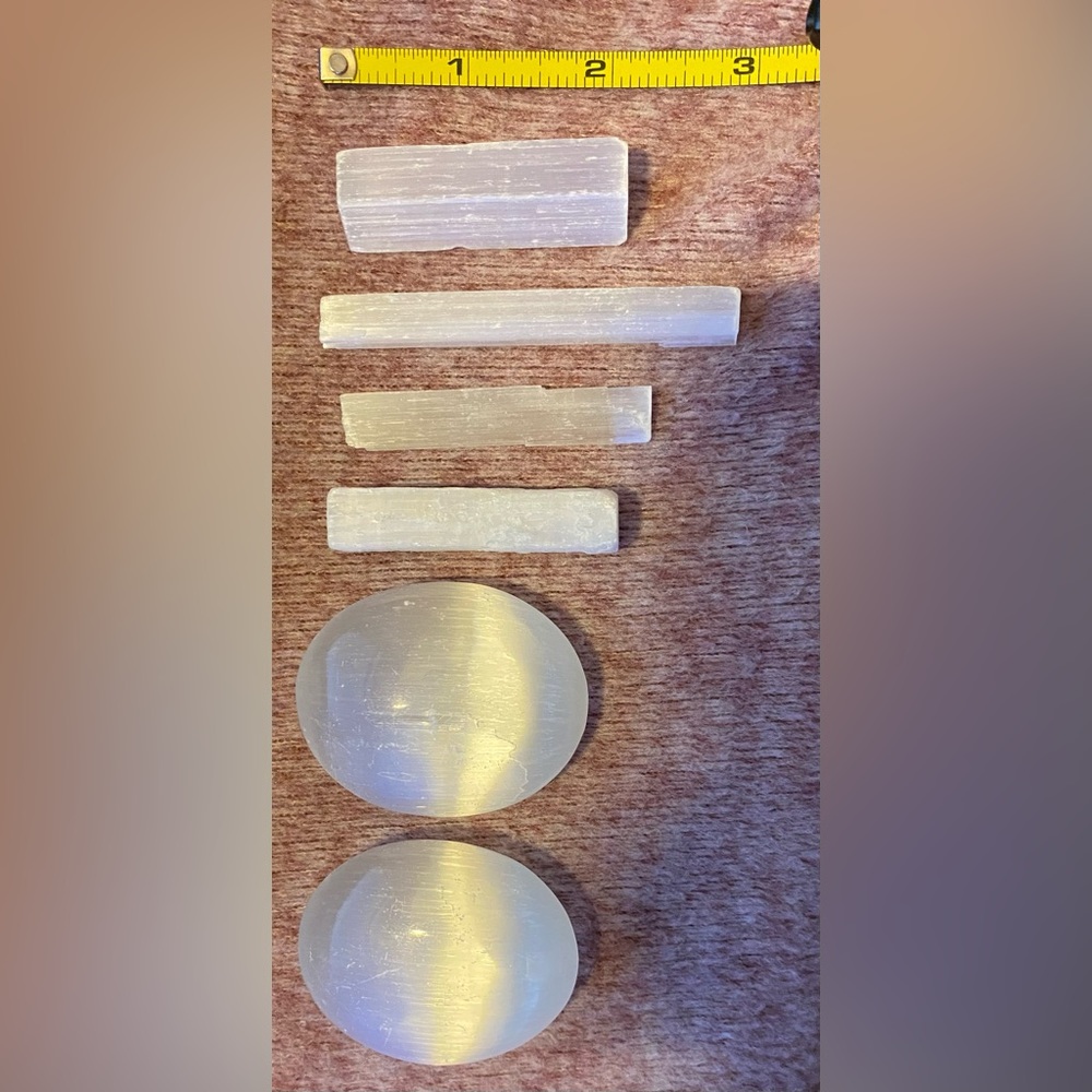 4 Selenite blades & 2 Satin Spar palm stones